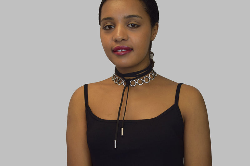 Velvet string outlet choker